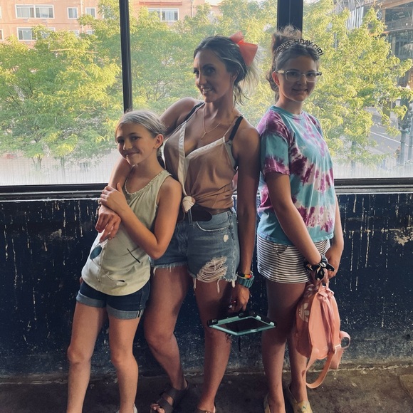 Welcome to Popley’s Closet ☀️ - Picture 14 of 14